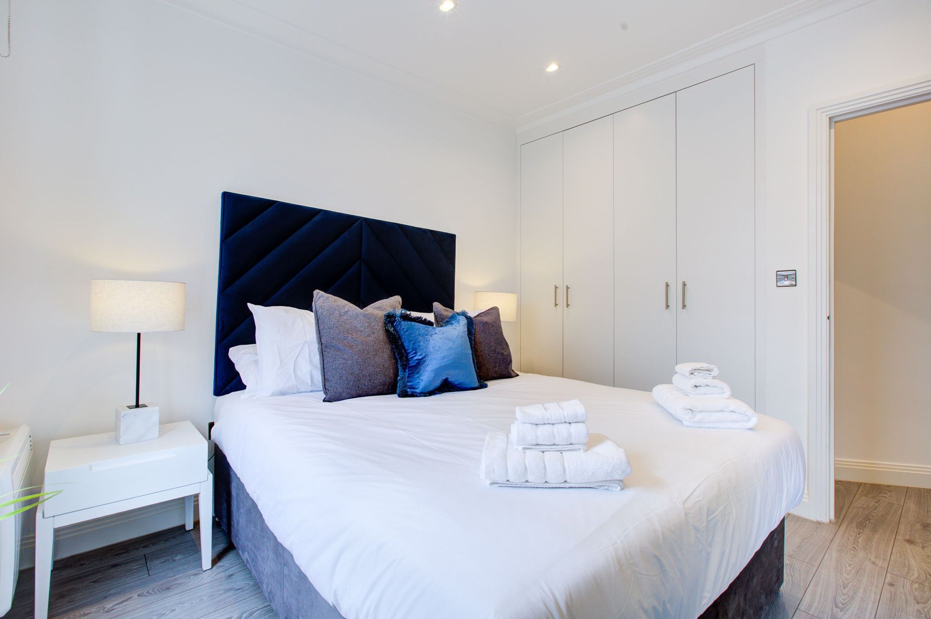 2 chambres, bureau, fer et planche à repasser, Wi-Fi gratuit