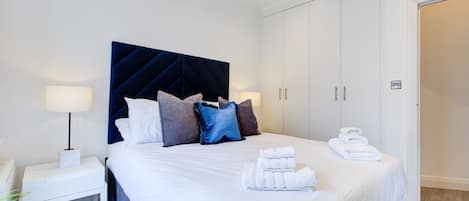 2 bedrooms, desk, iron/ironing board, WiFi (free)