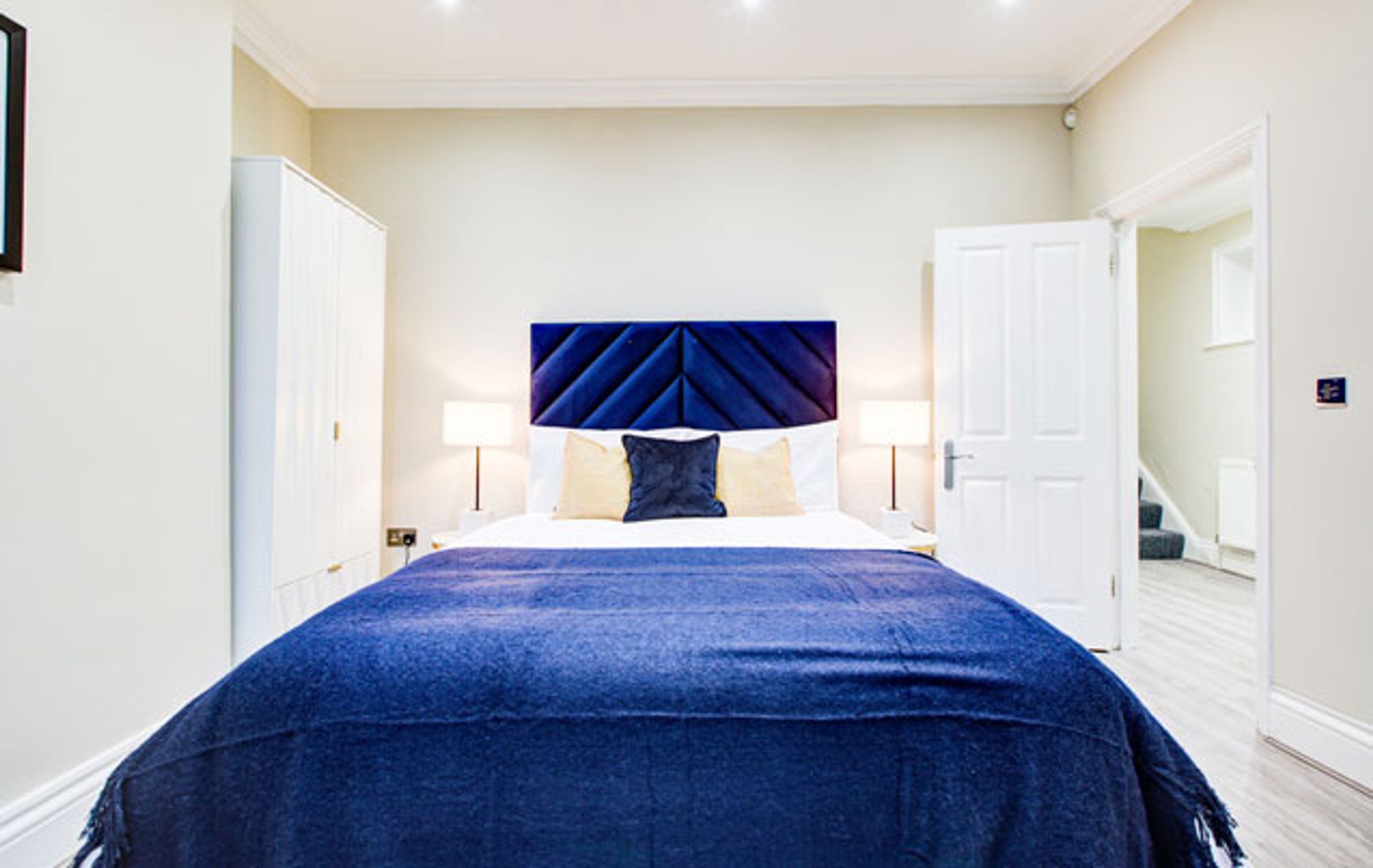 3 bedrooms, desk, iron/ironing board, free WiFi