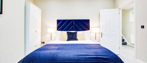 3 bedrooms, desk, iron/ironing board, free WiFi