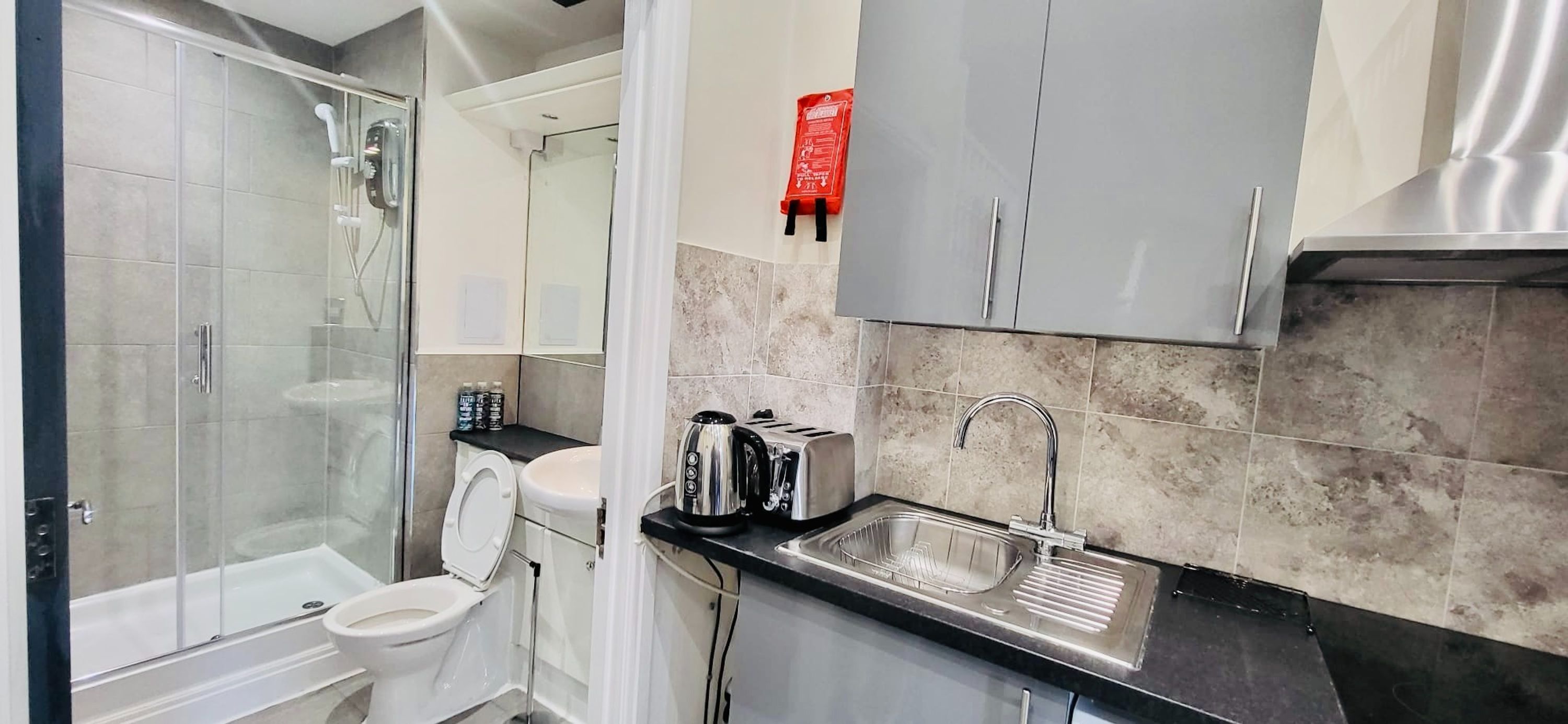Shower, hair dryer, towels