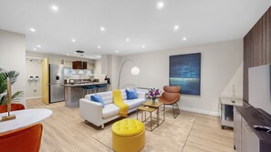 TV, offices - Hybrid Resi - Battersea - One Bedroom Apartment (London)