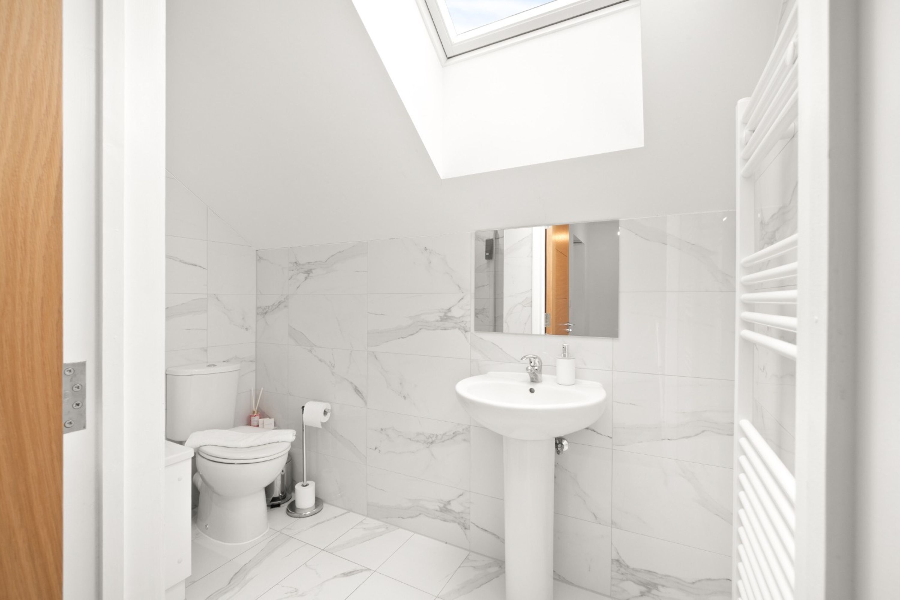 Een douche, een haardroger, handdoeken