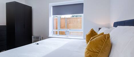 3 bedrooms, desk, iron/ironing board, free WiFi