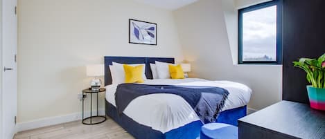 2 habitaciones, escritorio, tabla de planchar con plancha y wifi gratis