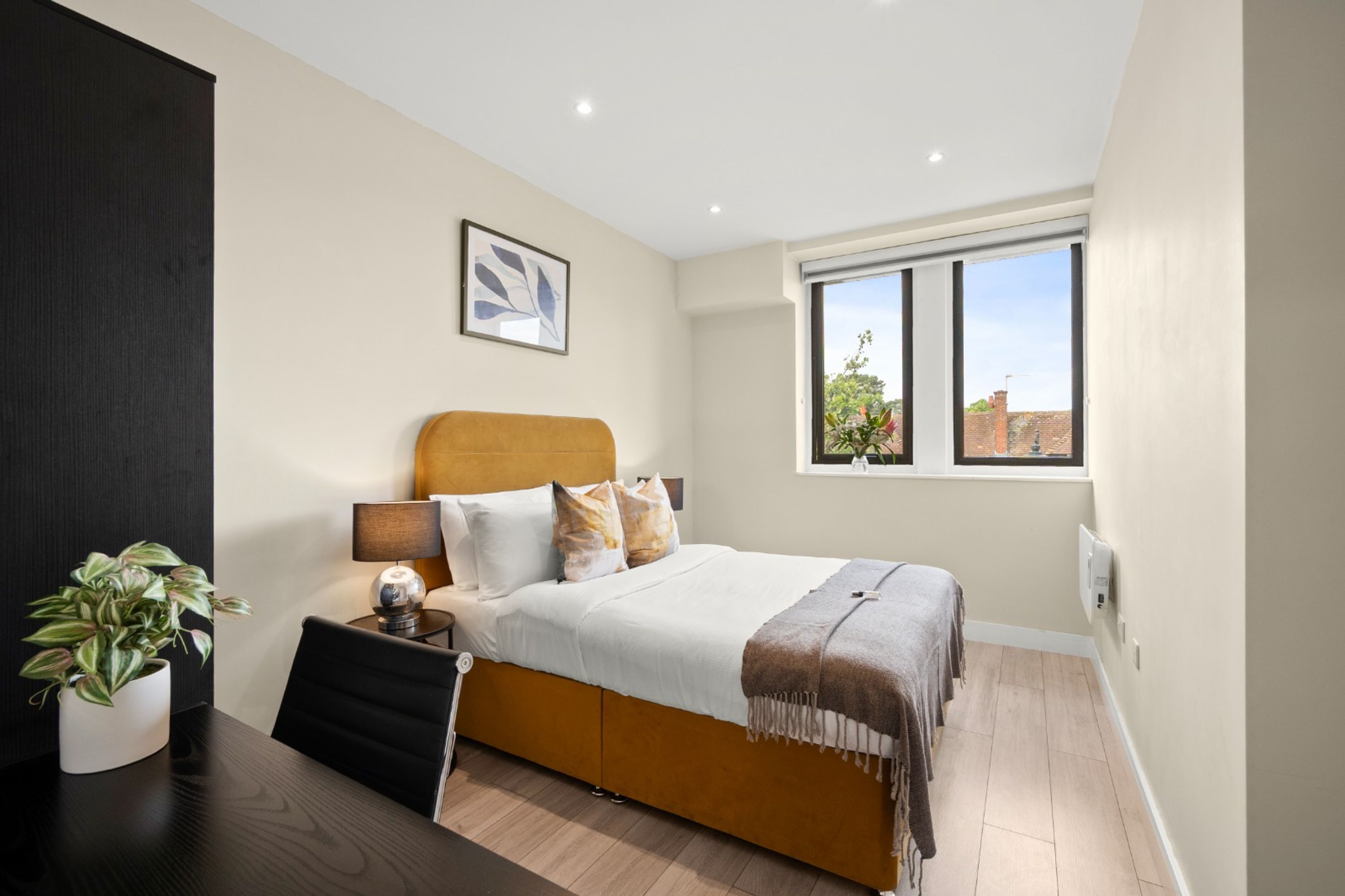 Desk, iron/ironing board, free WiFi, bed sheets