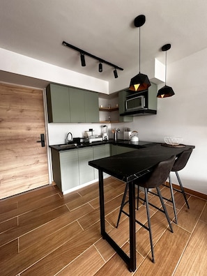 Private kitchen - Modern and Comfortable Studio A (Cali)