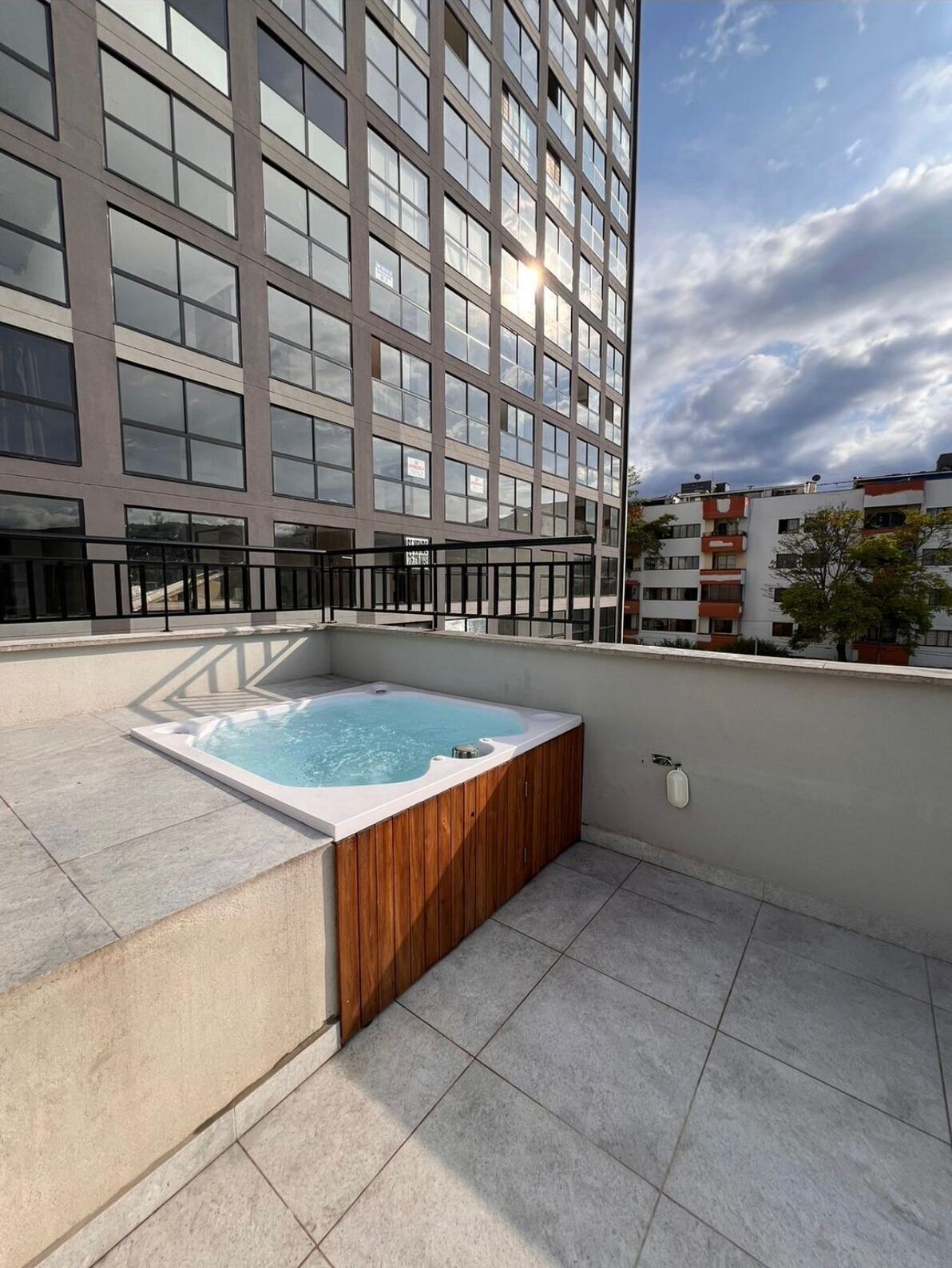 Outdoor spa tub