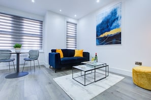 TV, offices - Hybrid Resi - Wandsworth - Apartment (London)