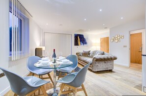 Dining - Hybrid Resi - Greenwich - Three Bedroom Apartment (London)