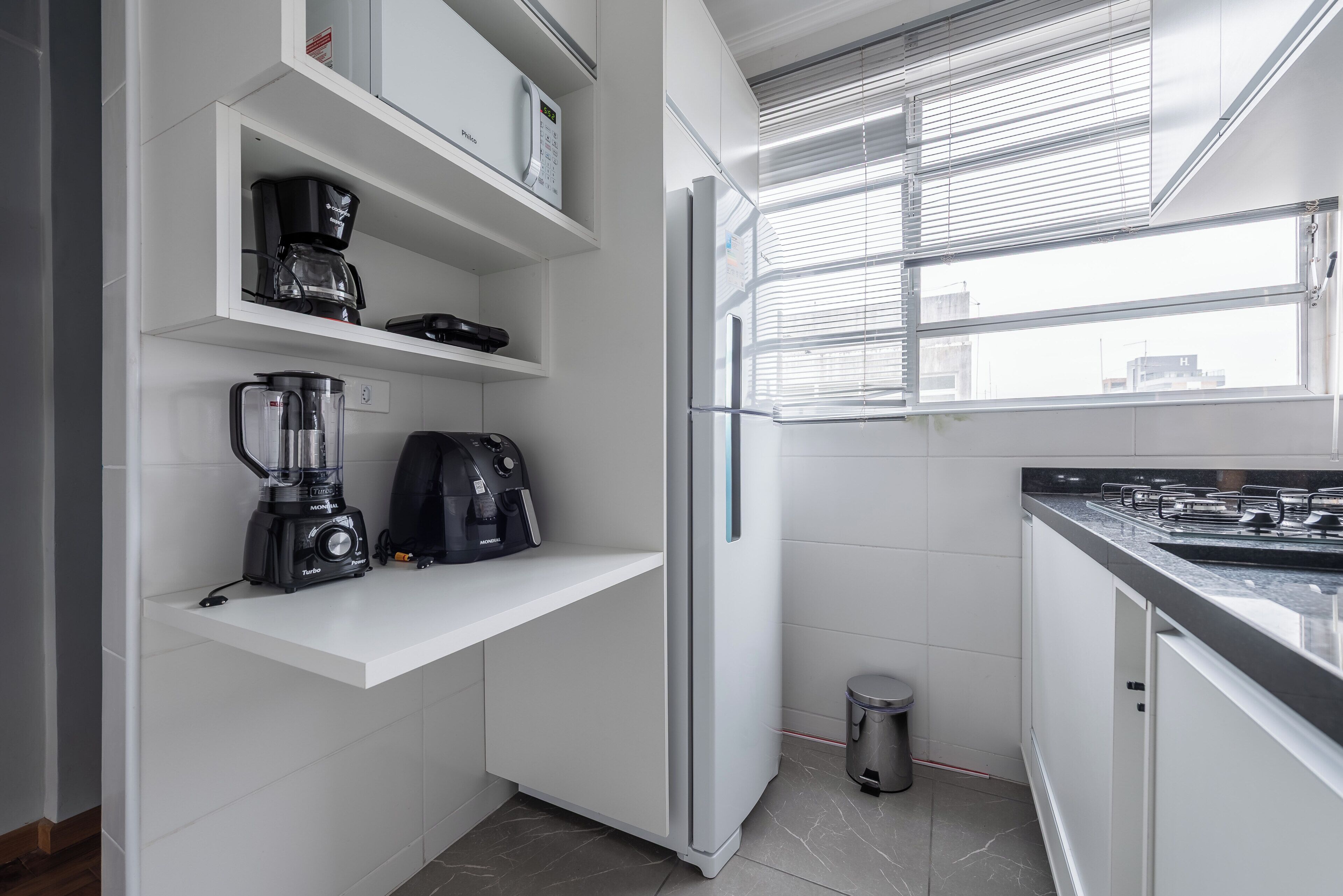 Deluxe-Apartment, 1 Queen-Bett und Schlafsofa, Küche, Stadtblick | Eigene Küche | Großer Kühlschrank, Mikrowelle, Ofen, Herdplatte