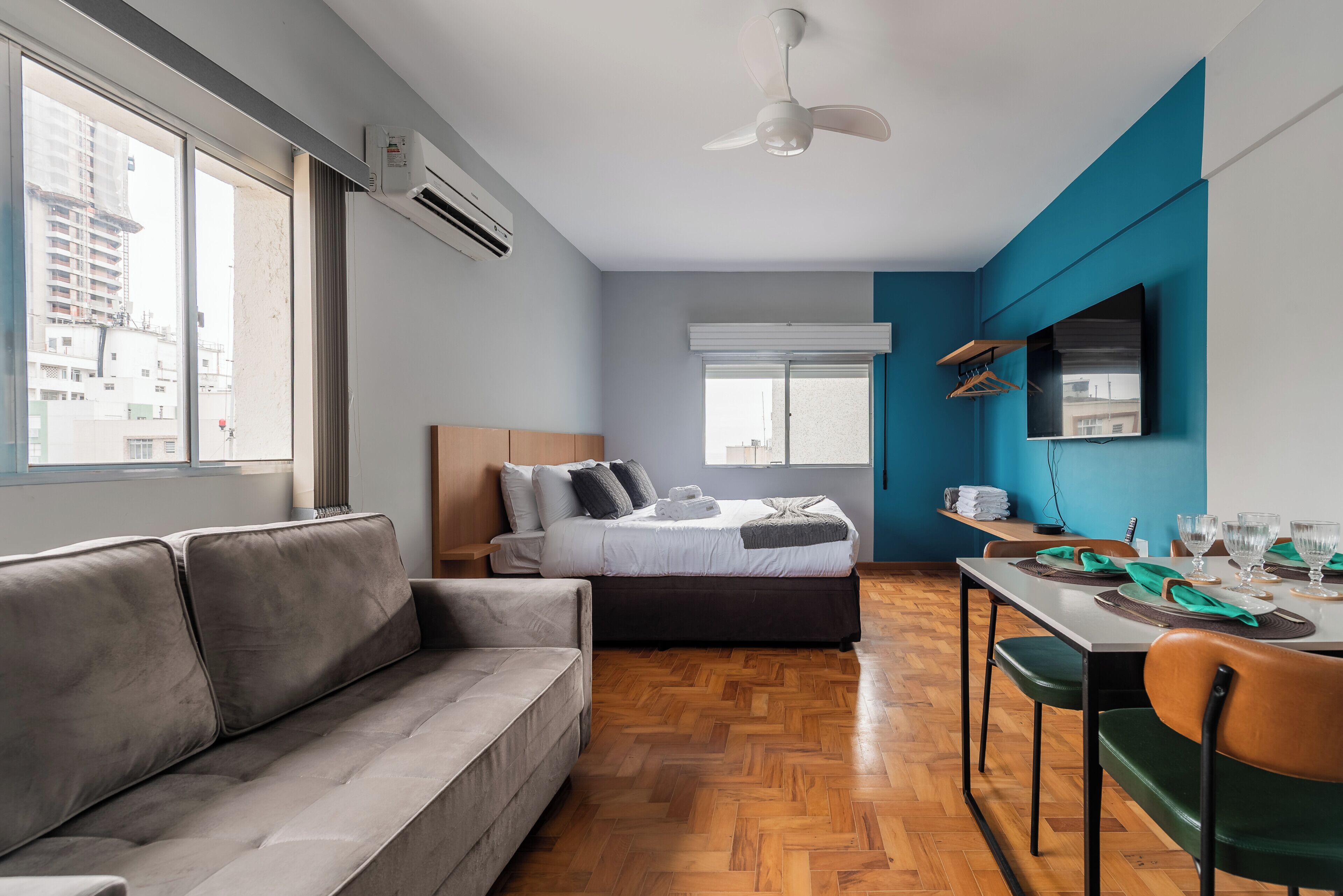 Appartement Deluxe, 1 grand lit et 1 canapé-lit, cuisine, vue ville | Coin séjour