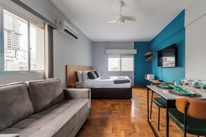 Appartement Deluxe, 1 grand lit et 1 canapé-lit, cuisine, vue ville | Coin séjour