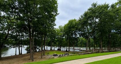 Lake Marion Condo, Boat Slip Included, Pet Friendly