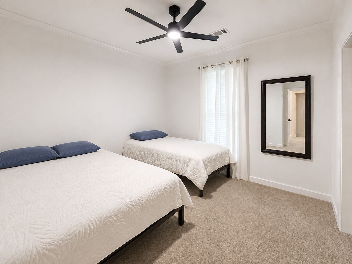 2 bedrooms, desk, WiFi (free), bed sheets