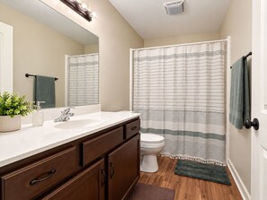 Bathroom - 2-bed full kitchen, Downtown Ellicottville-Loft 12 (Ellicottville)