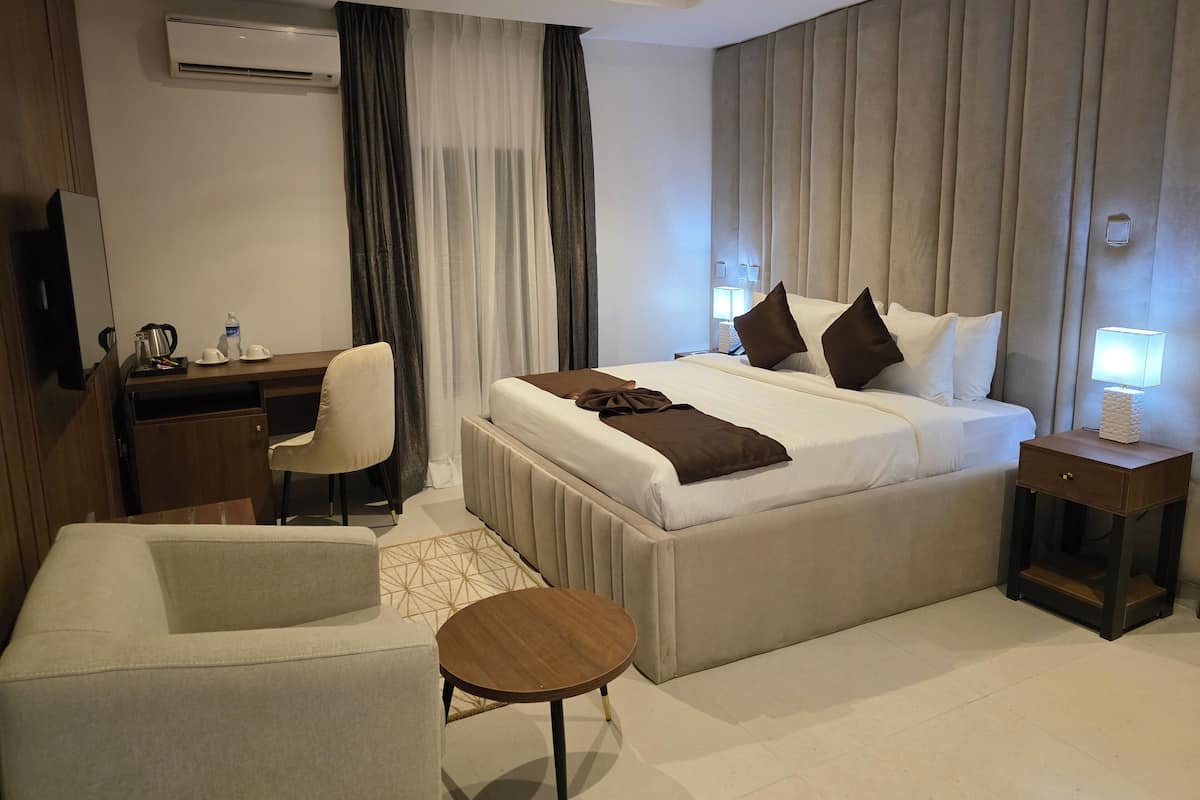 Superior Suite, Balcony, City View