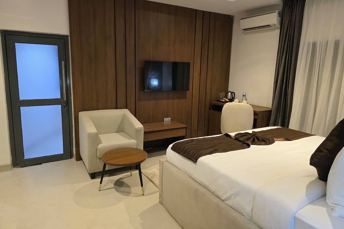 Superior Suite, Balcony, City View