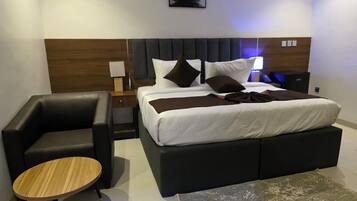 Standard Suite | Desk, WiFi (free)