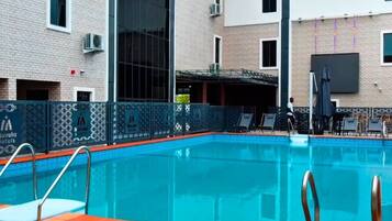 Piscina a l'aire lliure