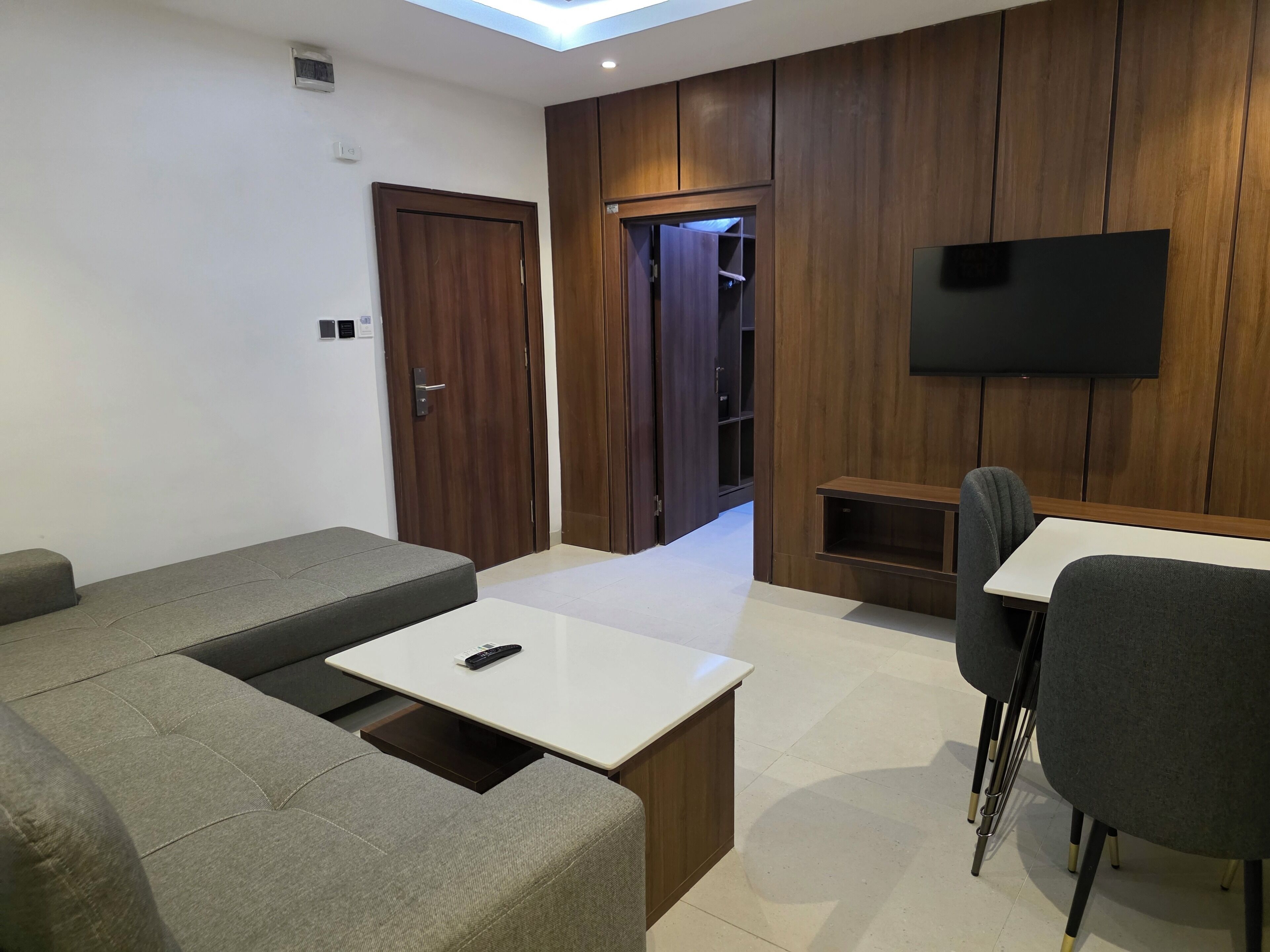Superior Suite, Balcony, City View | Living area