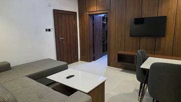 Superior Suite, Balcony, City View | Living area