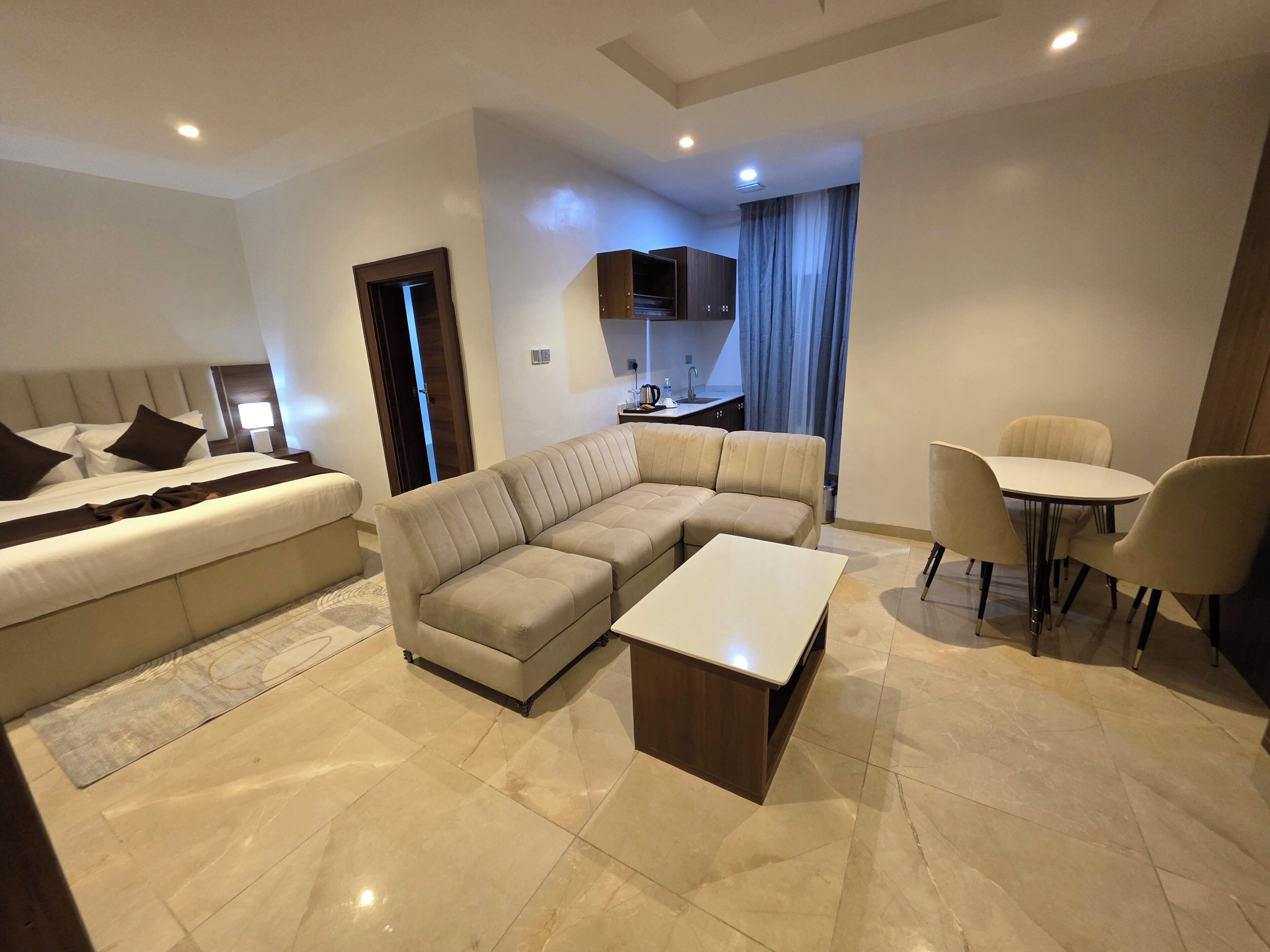 Estudi en suite, balcó, vistes a la ciutat | Sala d'estar