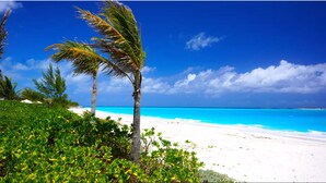 Beach - Luxury Pool Villa Steps From Stunning Beach Beautiful Views EAST TOWER ONLY (Moss Town)