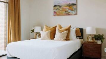 Desk, iron/ironing board, WiFi, bed sheets