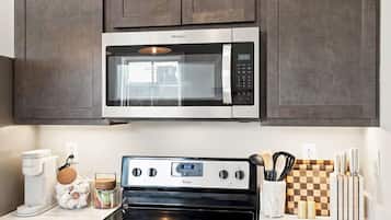 Coffee/tea maker, fridge, microwave, oven
