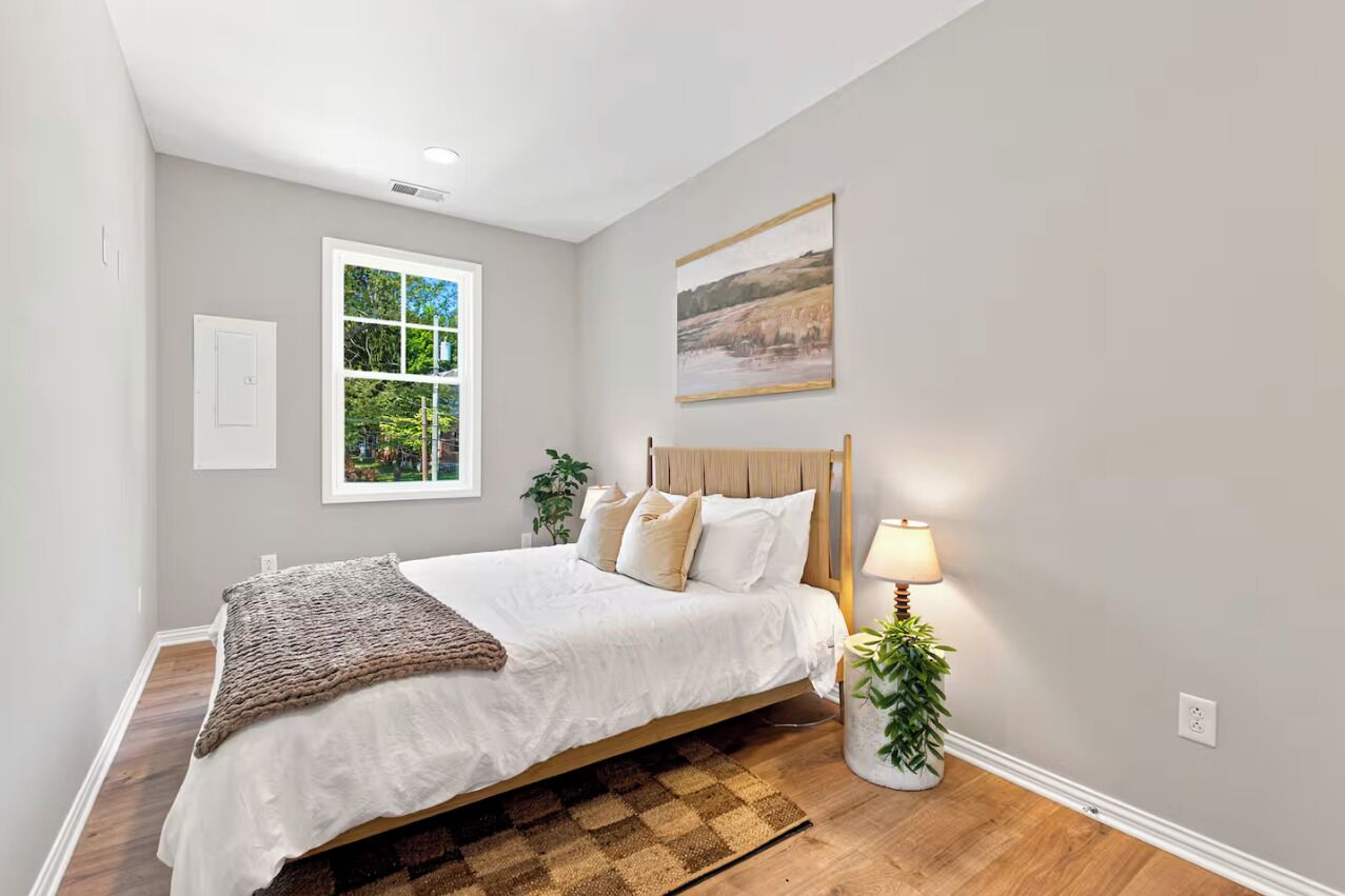 3 bedrooms, iron/ironing board, WiFi (free), bed sheets