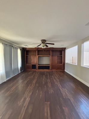Unclassified image, 4 of 16, button - Spacious 5-bedroom house with AC in marvelous North Las Vegas (North Las Vegas)
