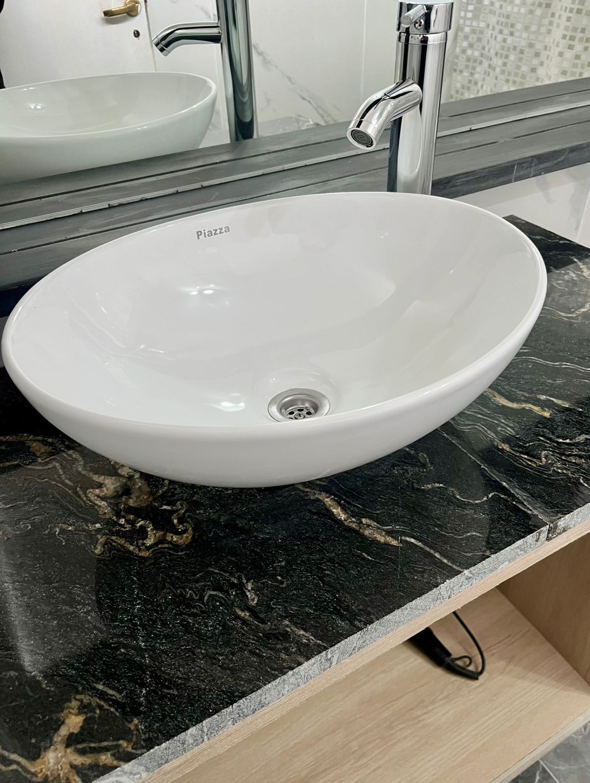 Ducha, secador de pelo, toallas, papel higiénico