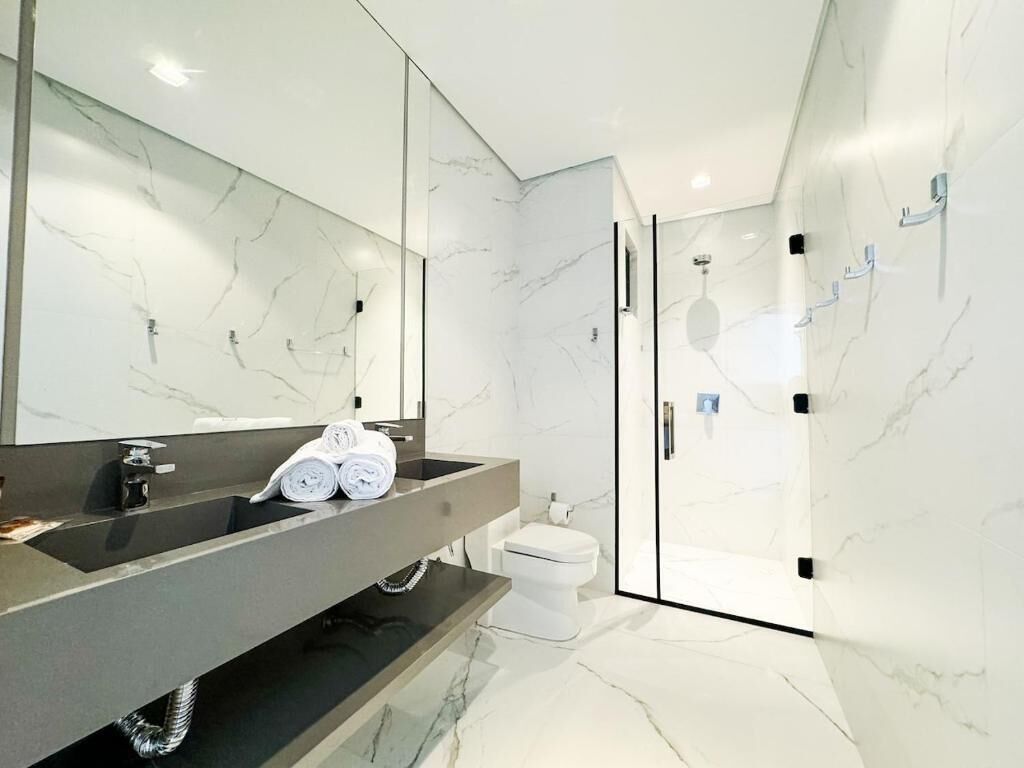 Dusche, Haartrockner, Bidet, Handtücher