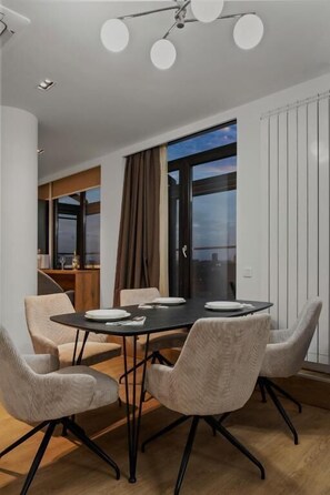 Luxury-Penthouse, Stadtblick | Speisen