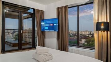 Luxury-Penthouse, Stadtblick | Zimmersafe, Verdunkelungsvorhänge, schallisolierte Zimmer
