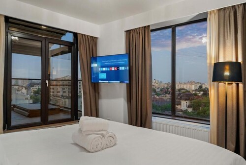 Crown Penthouse  Luxurious Spa Vista