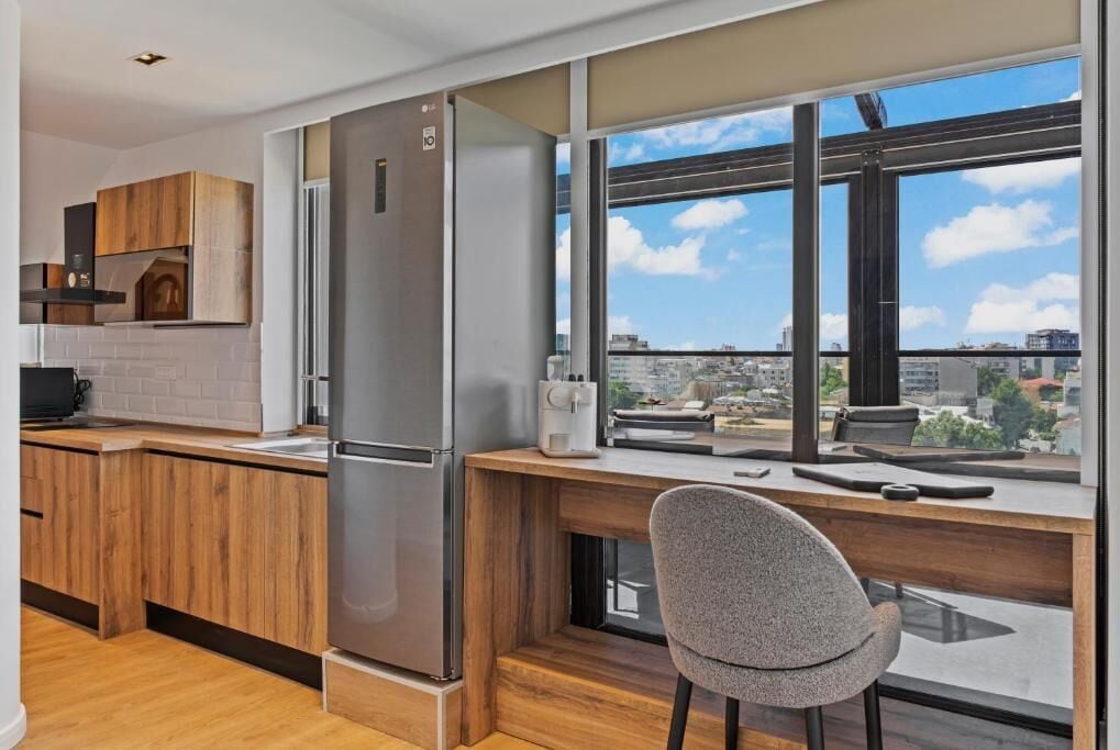 Luxury Penthouse, City View | Private kitchen