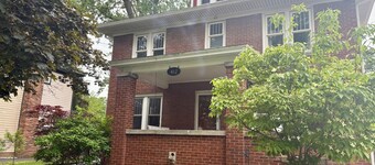 Spacious Historic Home Steps from Downtown Grand Ledge and close to Lansing
