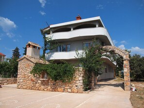 A two-story house with a stone facade, a balcony, and a clear sky. - Bošković-Apartment-2, Modern Family Apartment with Balconies | 2 Bedrooms 6 pers (Rudina)