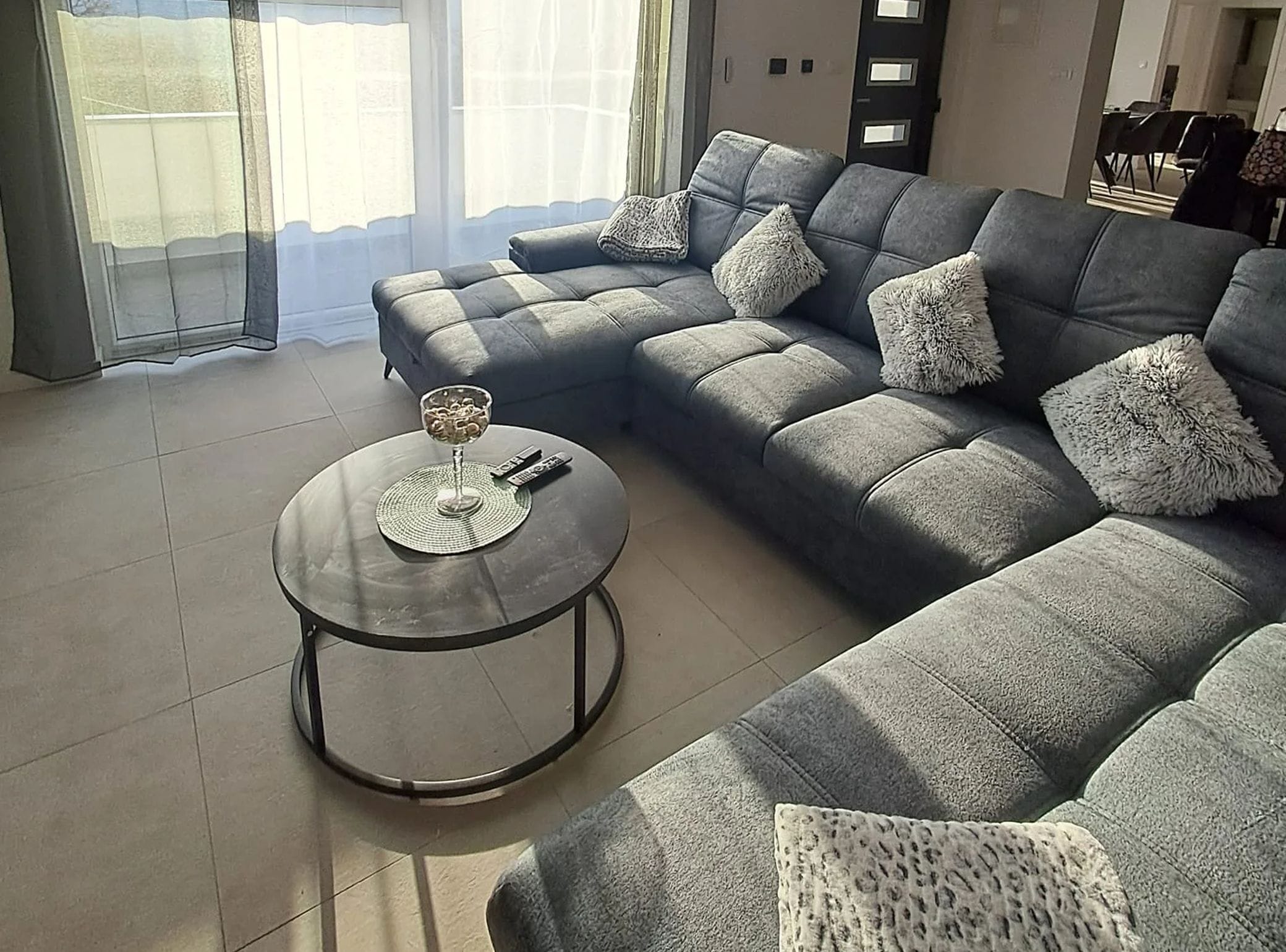 別墅 (Villa Bribir - With Heated Pool, Jacu) | 客廳 | 32-吋平面電視，提供衛星頻道