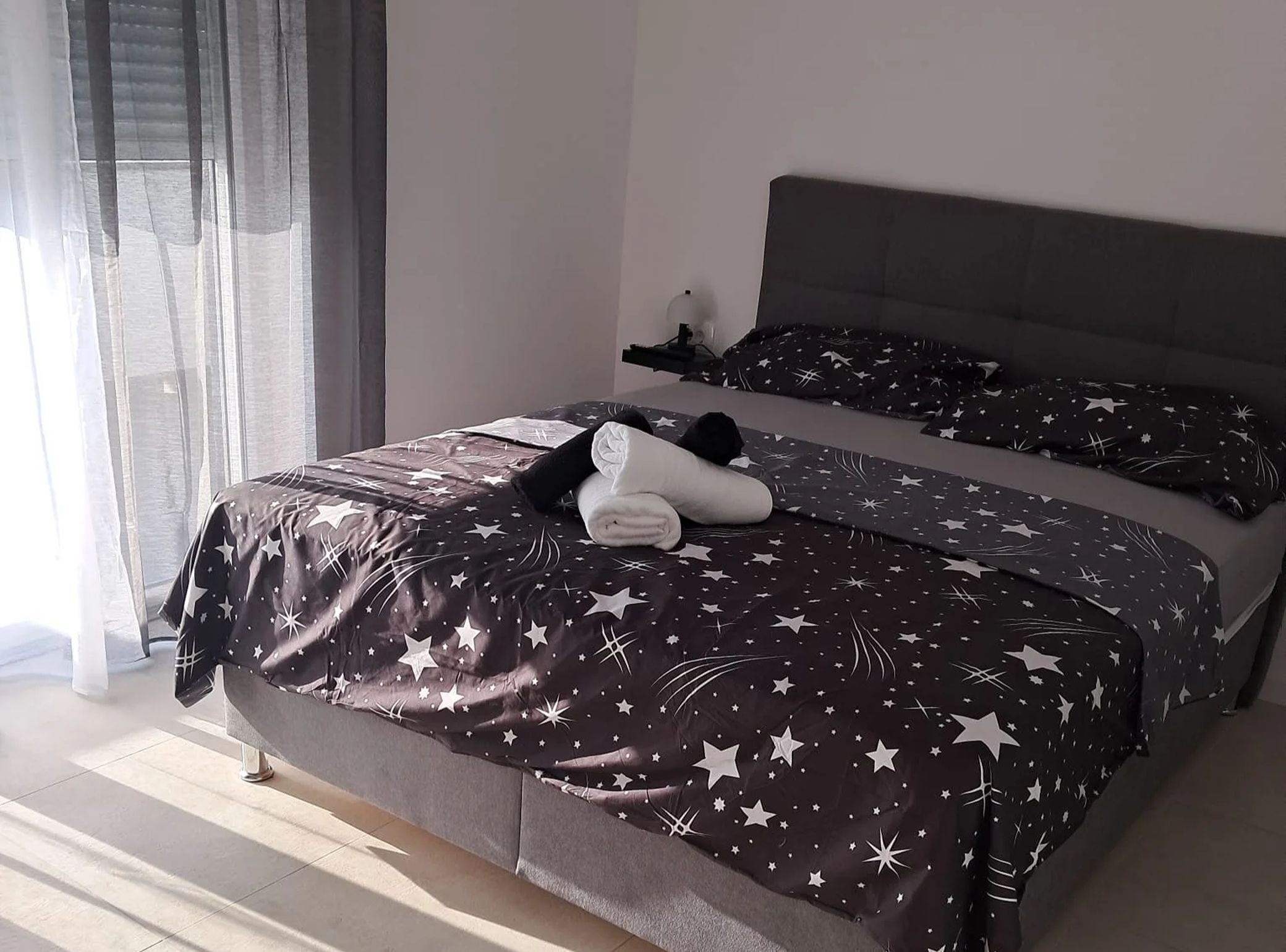 6 bedrooms, cots/infant beds