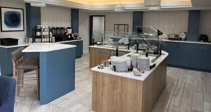 King Studio Suite w/ Complimentary Breakfast
