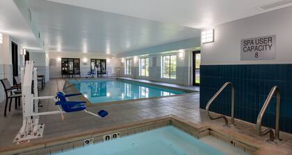 Accessible Studio Suite w/ Tub | Free Breakfast!