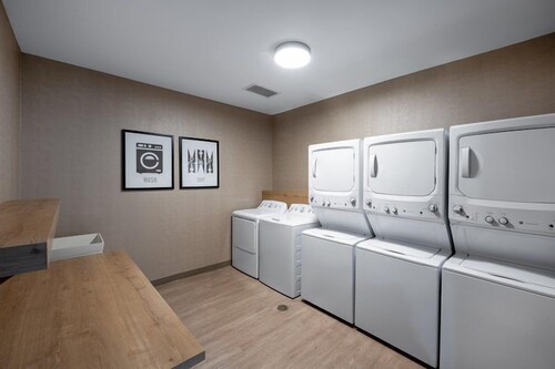 Accessible Studio Suite w/ Tub | Free Breakfast!