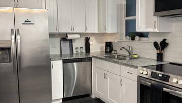 Coffee/tea maker, fridge, microwave, oven