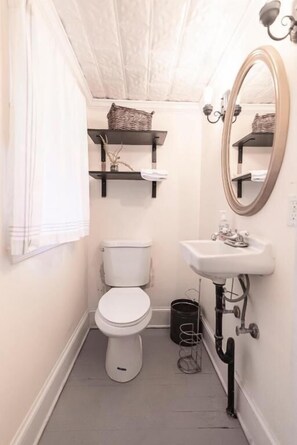 Bathroom - Schilling House (Bolivar)