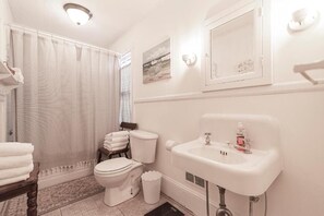 Bathroom - Schilling House (Bolivar)