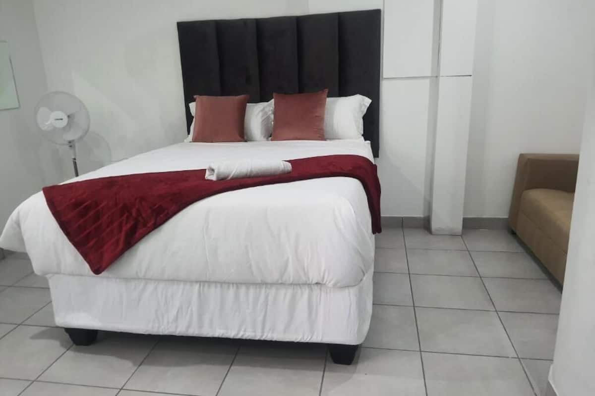 Deluxe-huone, kaupunkinäköala | Silitysrauta/-lauta, ilmainen Wi-Fi