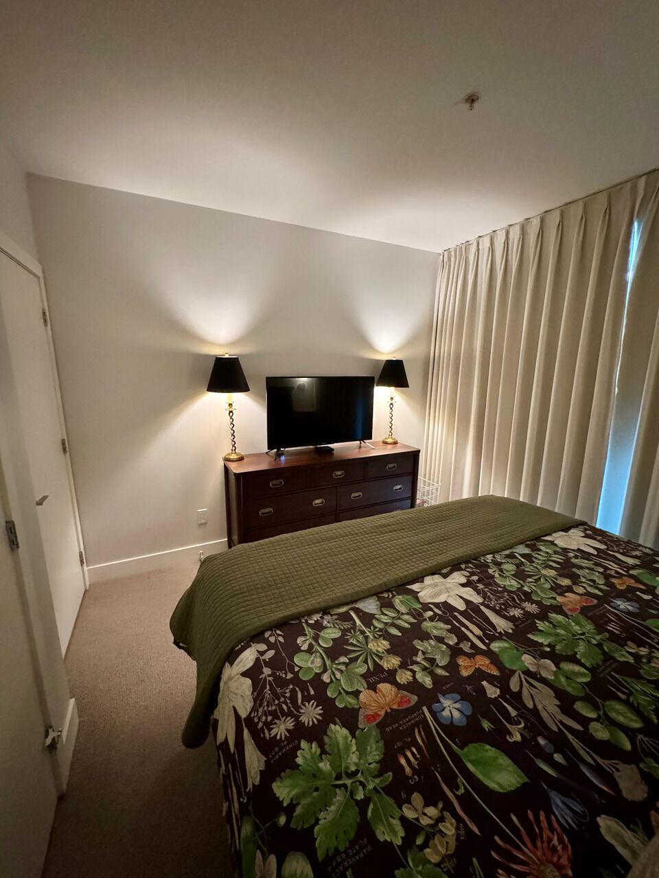 1 chambre, fer et planche à repasser, Wi-Fi, literie fournie
